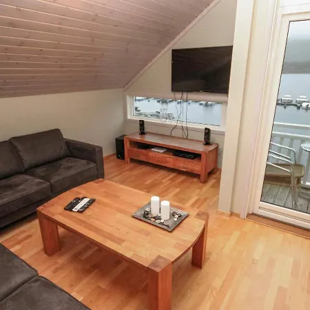 Five-bedroom In 3 Holiday home *