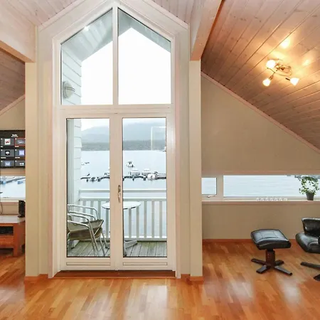 Five-bedroom In 3 * Jelsa