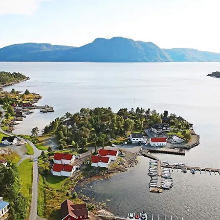Five-bedroom In 3 Jelsa