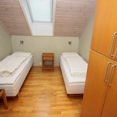 Five-bedroom In 3 Holiday home *