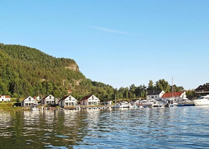 Five-bedroom In 3 Feriehus *