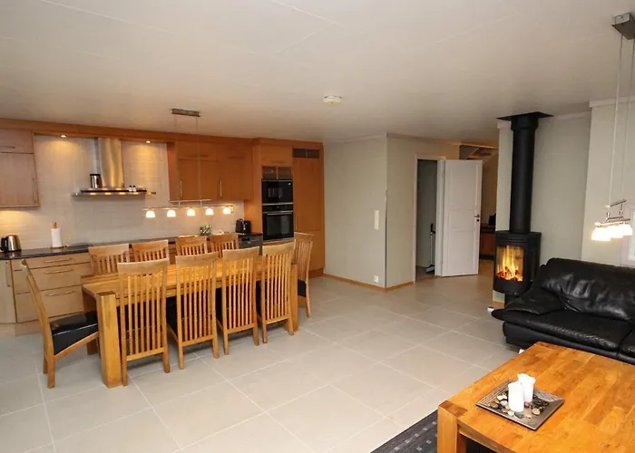 Five-bedroom In 3 Ferienhaus Jelsa