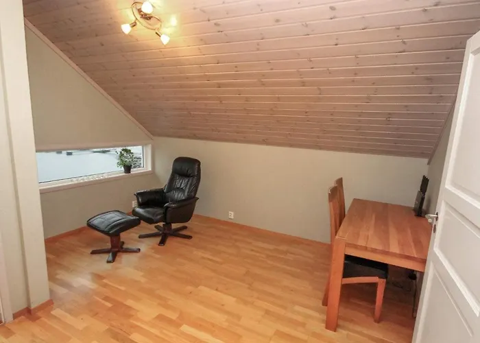 Feriehus Five-bedroom In 3 Jelsa