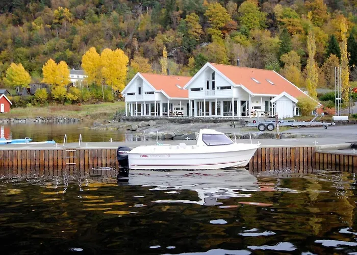 Five-bedroom In 3 Holiday home