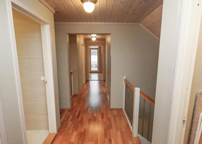 Holiday home Five-bedroom In 3